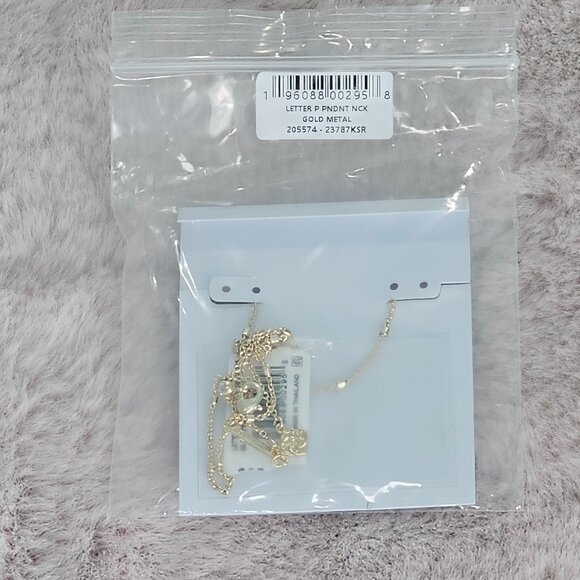 Letter P Pendant Necklace in Gold - Picture 7 of 7